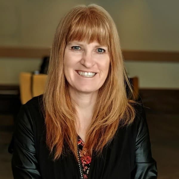 Portrait of Debi Maniloff smiling